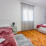 Apartamento Evica 1 *