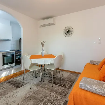 Appartement Evica 1 *