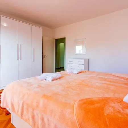 Evica 1 * Crikvenica