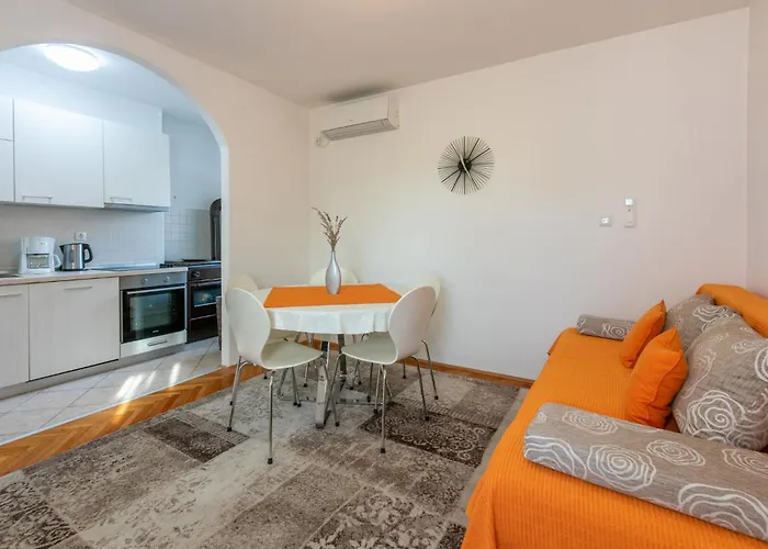 Appartement Evica 1 *