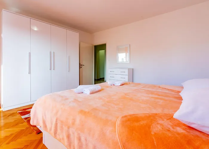 Evica 1 * Crikvenica