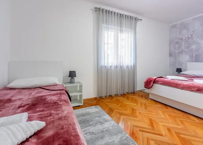 Appartement Evica 1 *